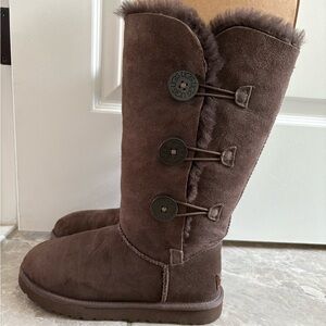 UGG Women’s Brown Boots with buttons on the Side